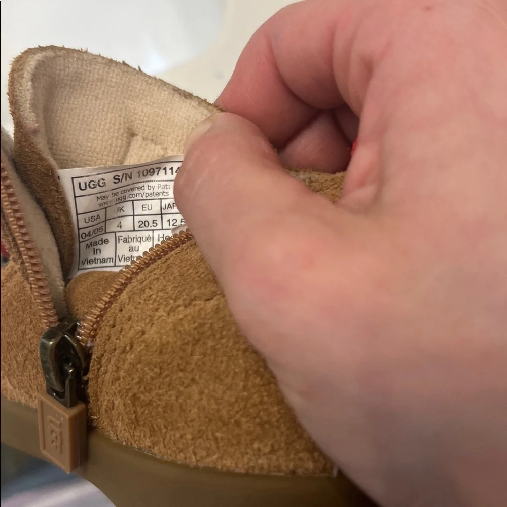 Infant Ugg Chukka Boot - Picture 8 of 8